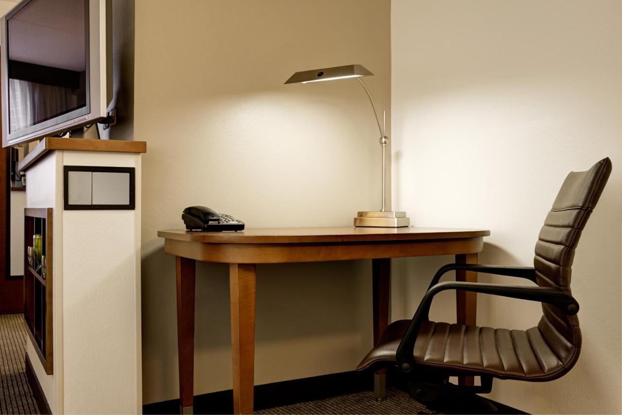 Hyatt Place Sterling Dulles Airport North エクステリア 写真